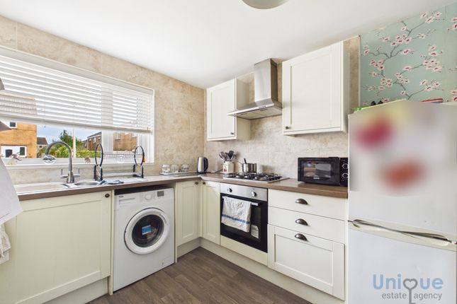 7, Allen Close, Fleetwood photo 4