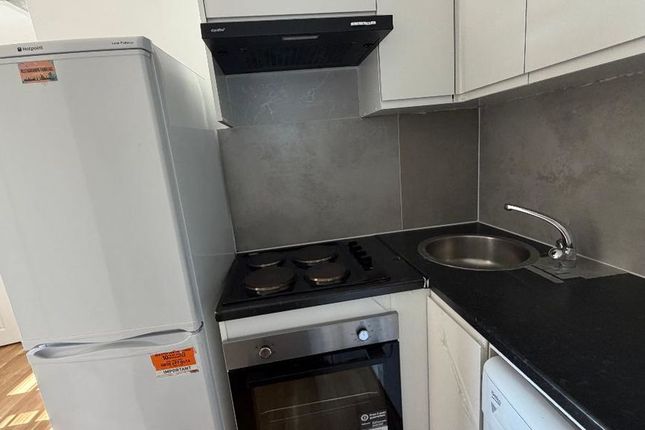 Flat 3d  227, West Barnes Lane, New Malden photo 3