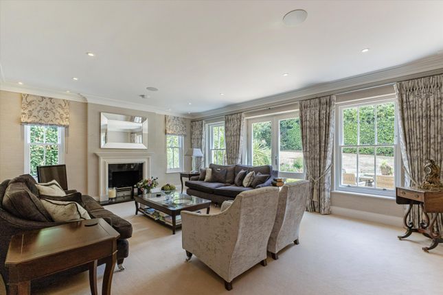 Heath Close, Virginia Water photo 4
