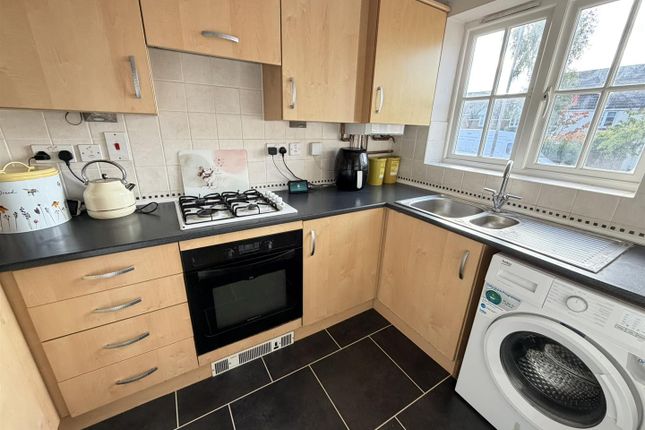 14, Clevedon Court, Daventry photo 3