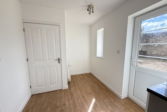 22, Clapper Lane Devon, Honiton photo 3