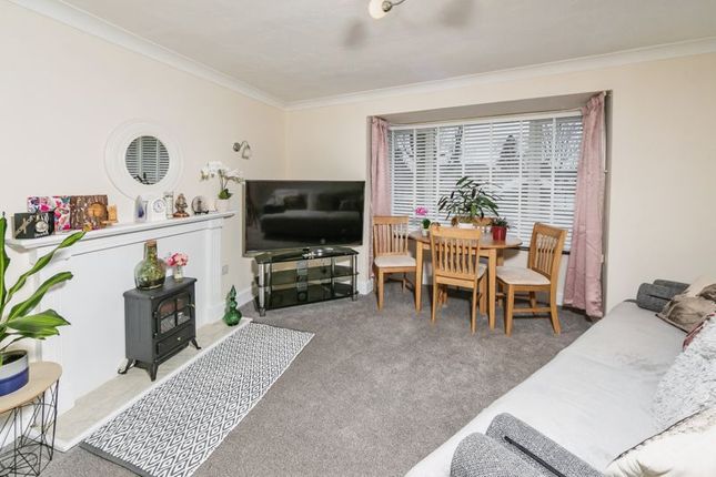 Flat for sale in Burrcroft Court, Reading