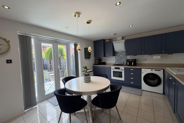 16, Admiral Way, Hyde photo 3