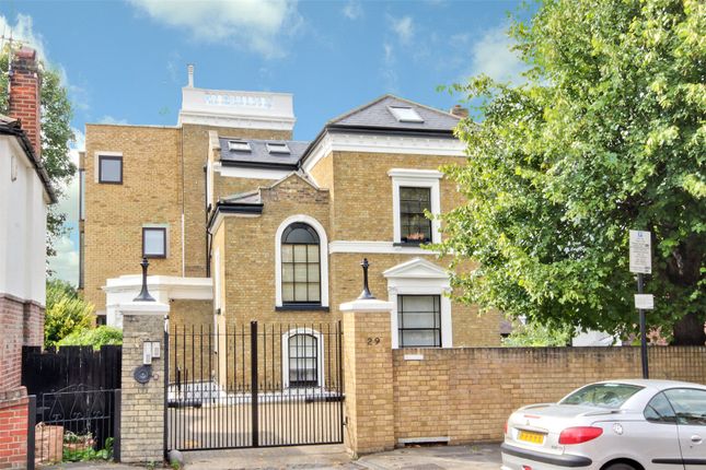 Thumbnail Flat for sale in Leigh Road, London