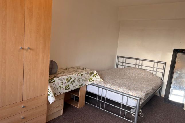 20 Hickes House, Harben Road, London photo 3