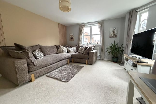 27, Hanbury Close, Daventry photo 2