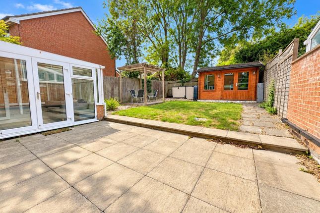 9, Defoe Close, Fareham photo 2