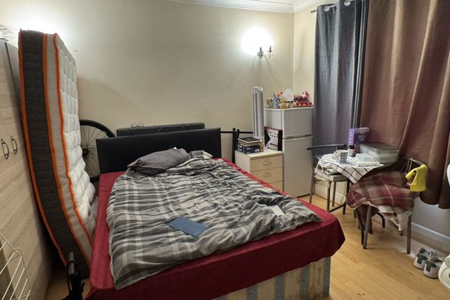 91, Warren Road, London photo 2
