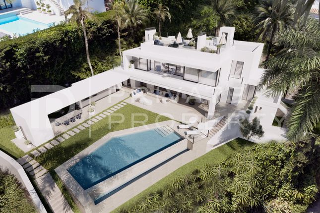 Villa for sale in Cascada De Camojan, Marbella Golden Mile, Marbella
