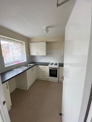 Flat to rent in Violet Close, Chelmsford