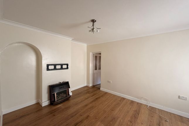54 Elton Hall Ln, Wolverhampton photo 2