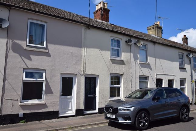 Thumbnail Terraced house to rent in Victoria Road, Alton