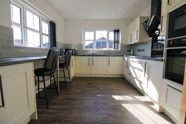 8, Heynings Court, Knaith Park photo 2