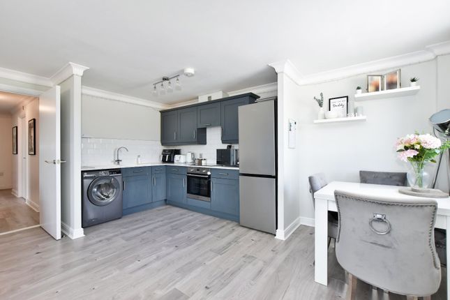 Flat for sale in Ovaltine Drive, Kings Langley