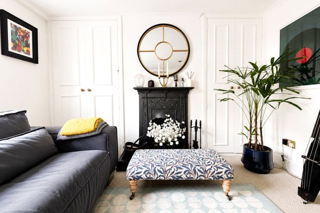 15, Mercia Grove, London photo 3