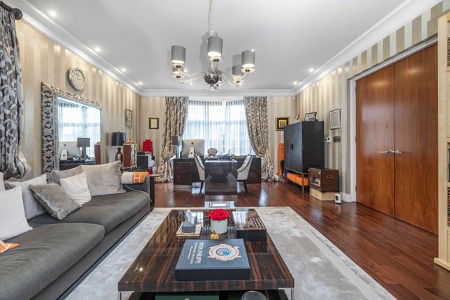 22, The Bishops Avenue, London photo 2