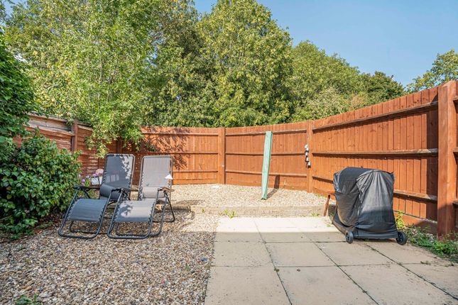 12 Elmhurst Close, Milton Keynes photo 4