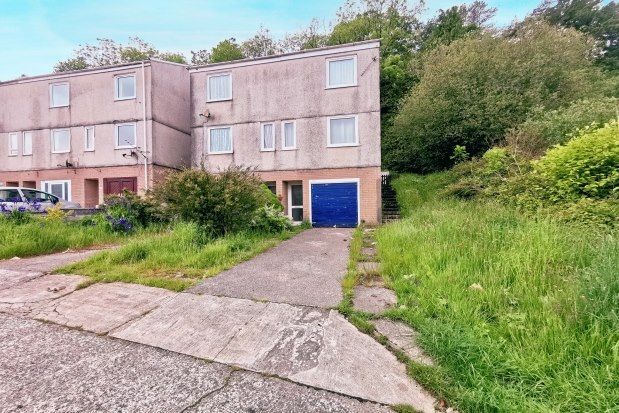 Thumbnail Property to rent in Hillrise Park, Swansea