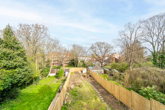Flat for sale in Cecile Park, London