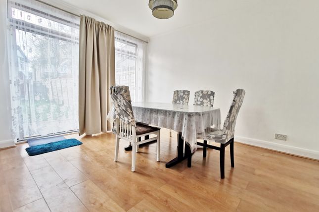 119 Deans Lane, Edgware photo 4