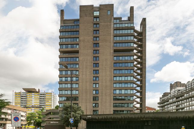 Flat to rent in Blake Tower, 2 Fann Street, Barbican