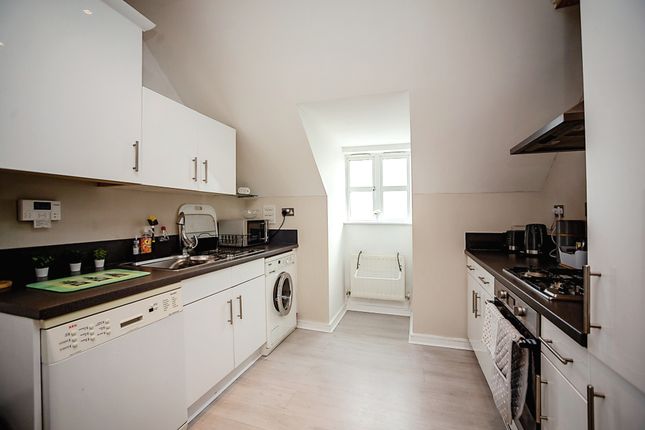 Flat for sale in Sandpiper Close, Greenhithe