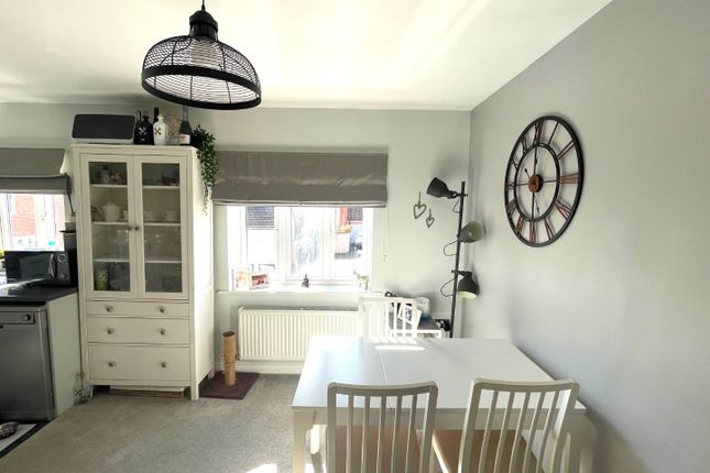 7, Godney Close, Glastonbury photo 4