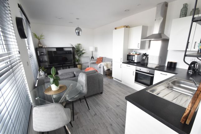 2, Cypress Road, Luton photo 2