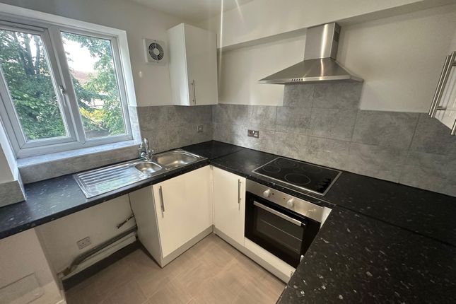 16 Greenslade Road, Barking photo 2