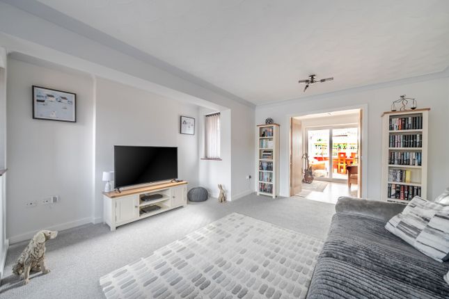 1, Larksfield Close, Wrexham photo 2