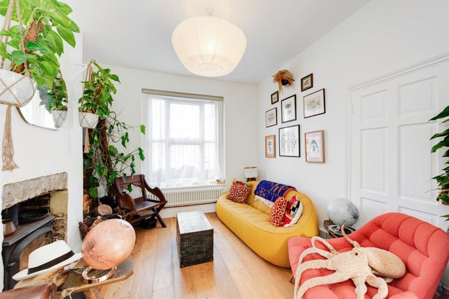 16, Lewis Street, London photo 2