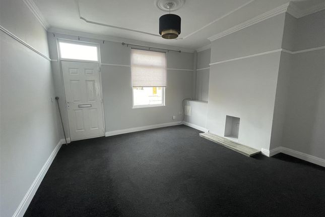 204, Wood Lane, Leeds photo 3