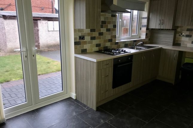 33, Preston photo 3