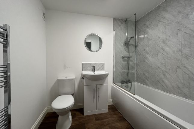 Flat 7a, Low Gables, Leeds photo 5