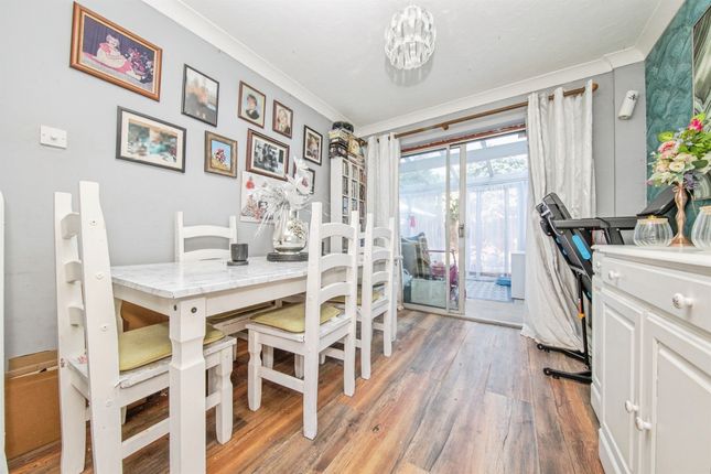 244, Constable Avenue, Clacton-On-Sea photo 4
