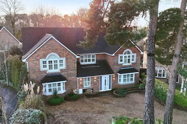 14, Eliot Close, Surrey photo 2