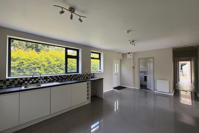 8, Kenilworth photo 3