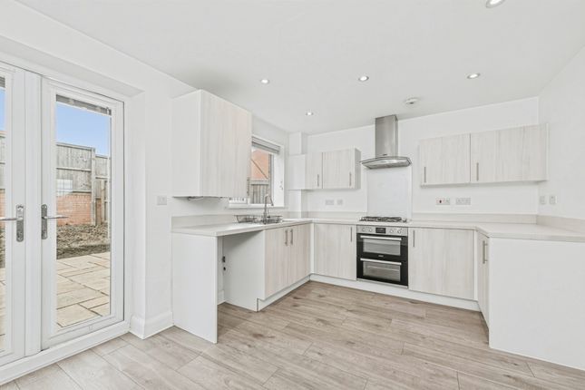 15, Burkwood View, WAKEFIELD photo 3