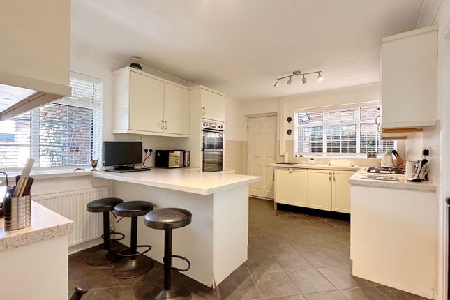 10 Alderley Close, Stockport photo 3