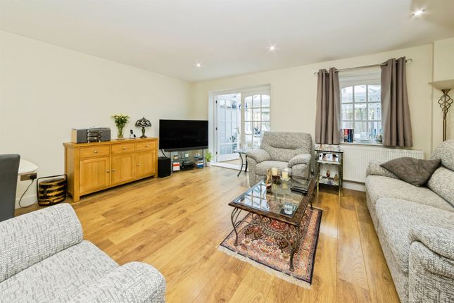 Ranmore Close, Crawley photo 3