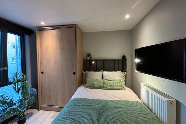 Studio flat on A4, Surrey Street, Bristol, £1,729/mo