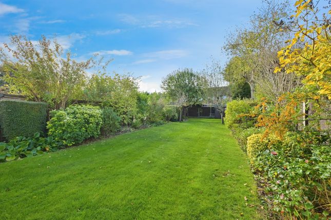 18, Bushby Avenue, Broxbourne photo 3