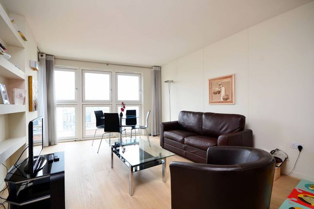 Thumbnail Flat to rent in New Providence Wharf, Canary Wharf, London