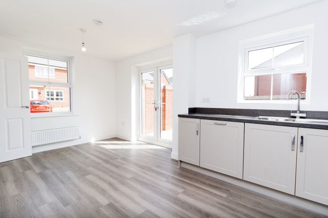 81, Dawes Way, Cannock photo 4