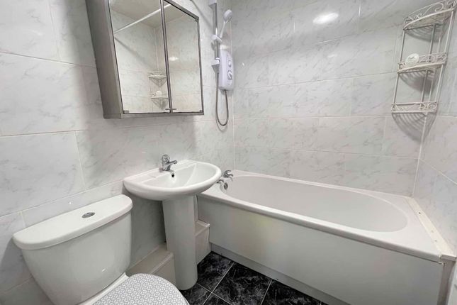 9 Claremont Court, Whitley Bay photo 5