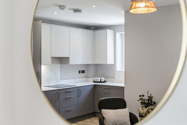 Apartment 5e, Willowside House, Oaklands Park, Esher photo 4