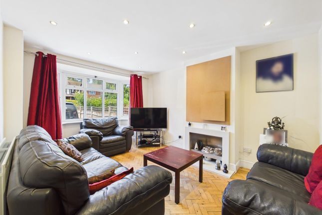 205, Caterham Drive, Coulsdon photo 3