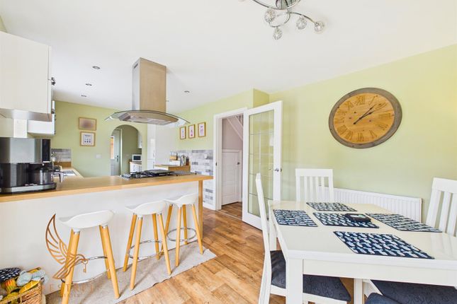 6, Stubbs Close, Pontefract photo 5
