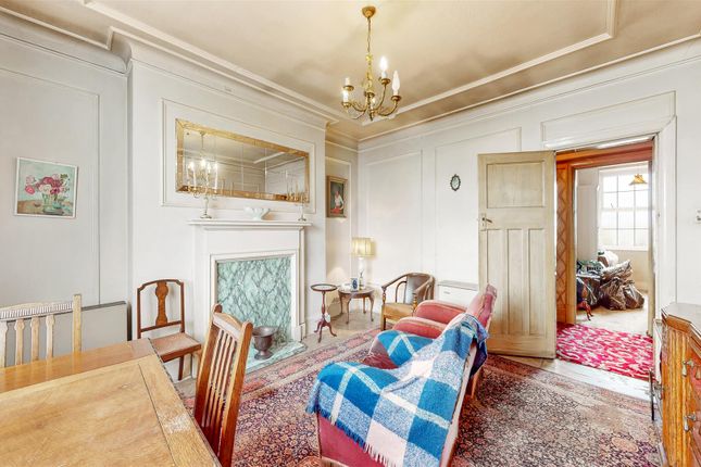 Flat for sale in Sidmouth Road, Brondesbury Park, London