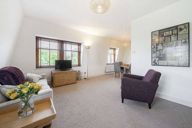 Flat 19, Osprey House, Lower Square, Old Isleworth photo 2
